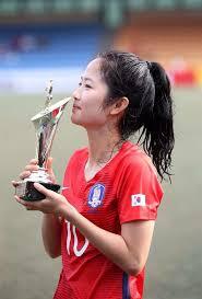 Terlalu Cantik Untuk Pemain Sepak Bola