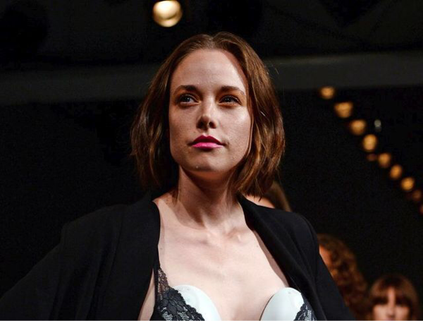 Pertamakalinya, Ada Model Pakai Pompa ASI Saat Tampil di Catwalk