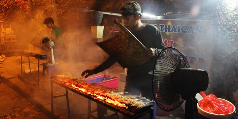 3 Asap Masakan PKL Yang Membahayakan Pengguna Sepeda Motor Saat Malam Hari