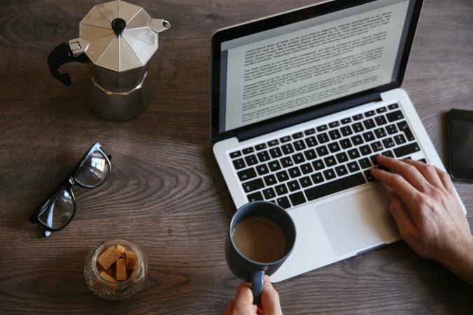 10 Pekerjaan yang cocok dan bisa dilakukan dimana saja (Working Online