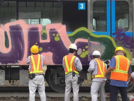 PT MRT Jakarta Sayangkan Aksi Vandalisme di Kereta MRT