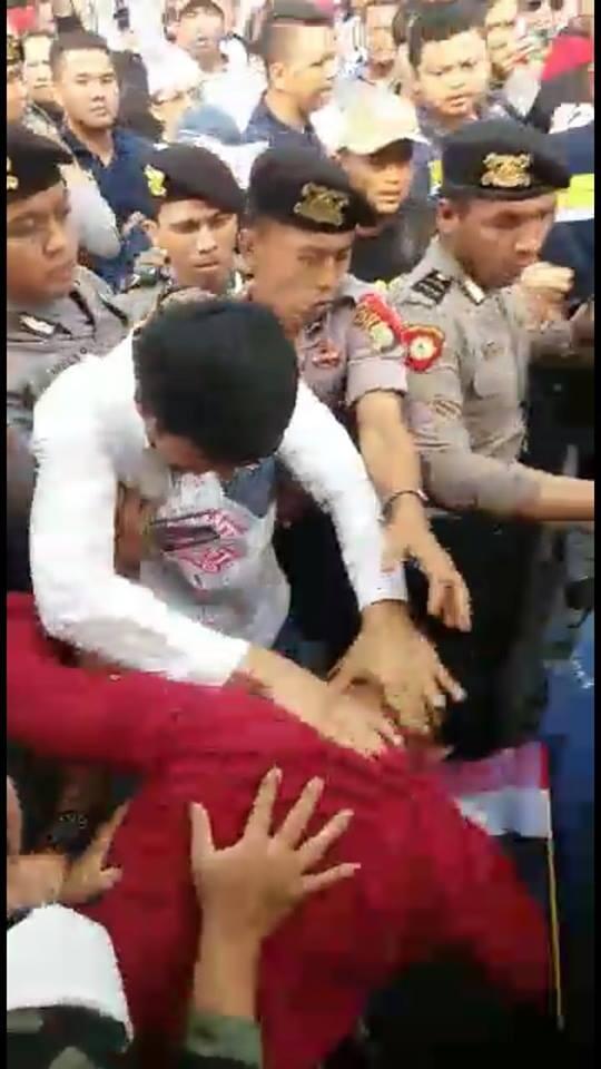 Polisi bubarkan deklarasi #2019GantiPresiden di Tangsel