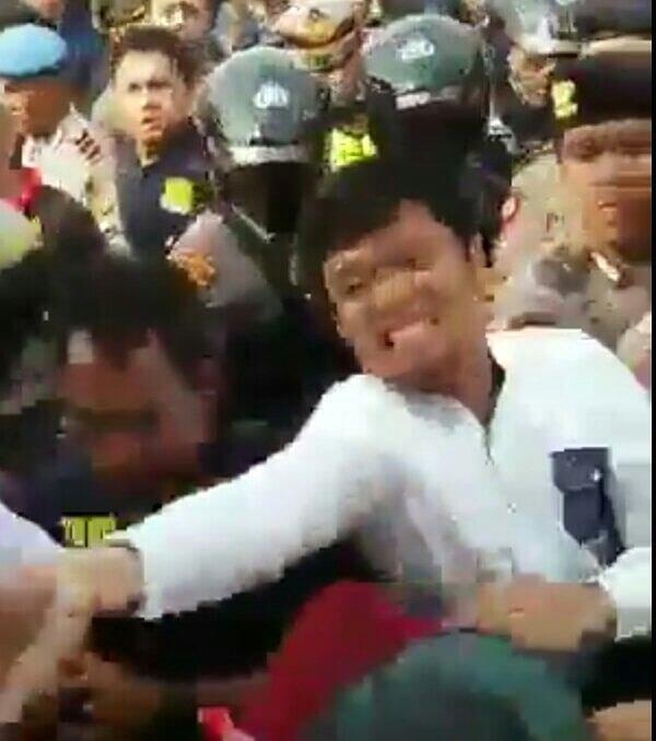 Polisi bubarkan deklarasi #2019GantiPresiden di Tangsel