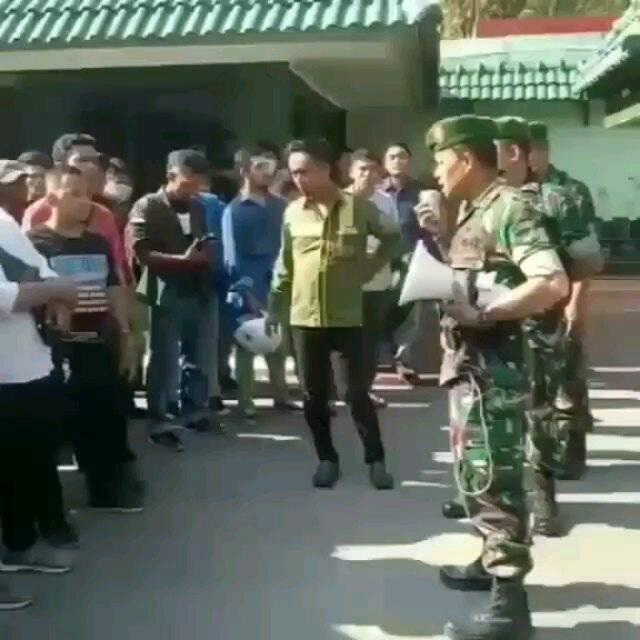 Bentrok Demo, Mahasiswa Berlindung di Markas TNI
