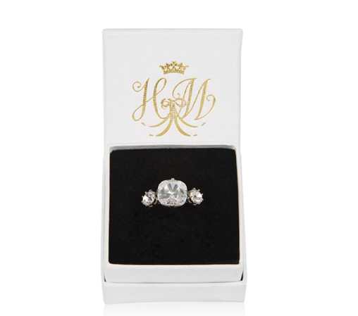 Cincin Tunangan Meghan Markle dan Pangeran Harry Dijual Rp500 Ribu?