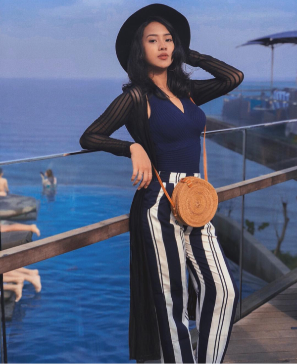 6 Style Liburan Anya Geraldine yang Bikin Pria Susah Kedip