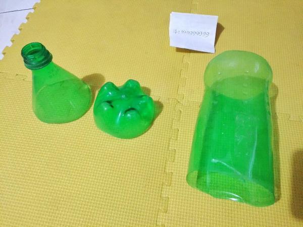 Yuk Manfaatkan Botol Bekas Jadi Bunga Plastik nan Cantik