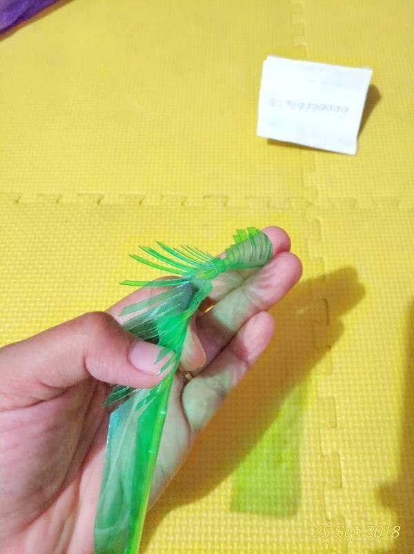 Yuk Manfaatkan Botol Bekas Jadi Bunga Plastik nan Cantik