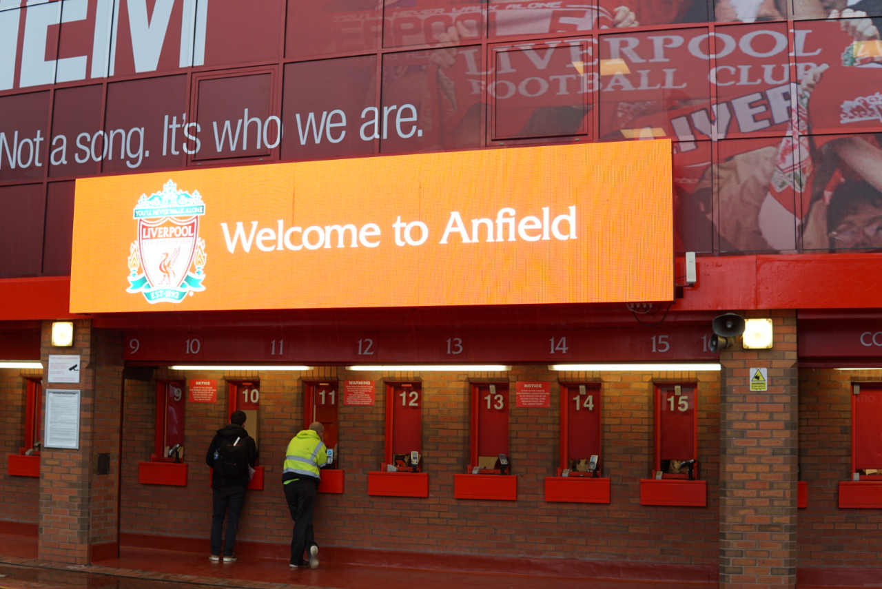 Stories Of The Travelling White Shoes: Anfield, Markas Suci The Reds