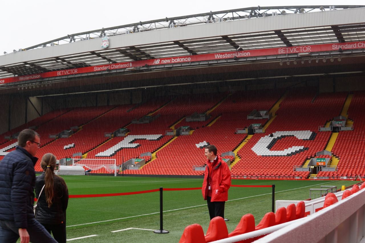 Stories Of The Travelling White Shoes: Anfield, Markas Suci The Reds