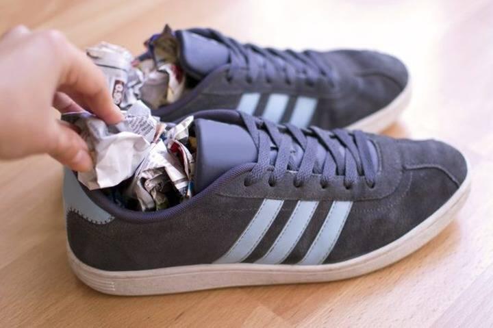 Sepatu Kebesaran Karena Salah Ukuran? Daripada Dibuang, Ikuti Siasat Anti Mubazir Ini