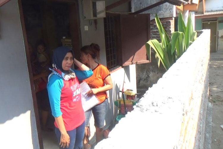 Cerita Warga di Jombang Lompati Tembok Tetangga Agar Bisa Keluar Rumah