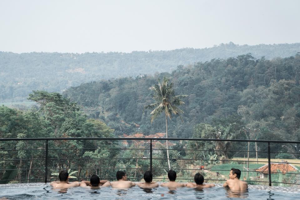 Taman Batu - Purwakarta , pesona dan panorama indah serta asri Desa Cipeundeuy