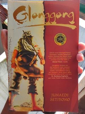 &#91;COCBuku&#93; Review Buku Glonggong - Junaedi Setiyono #AslinyaLo