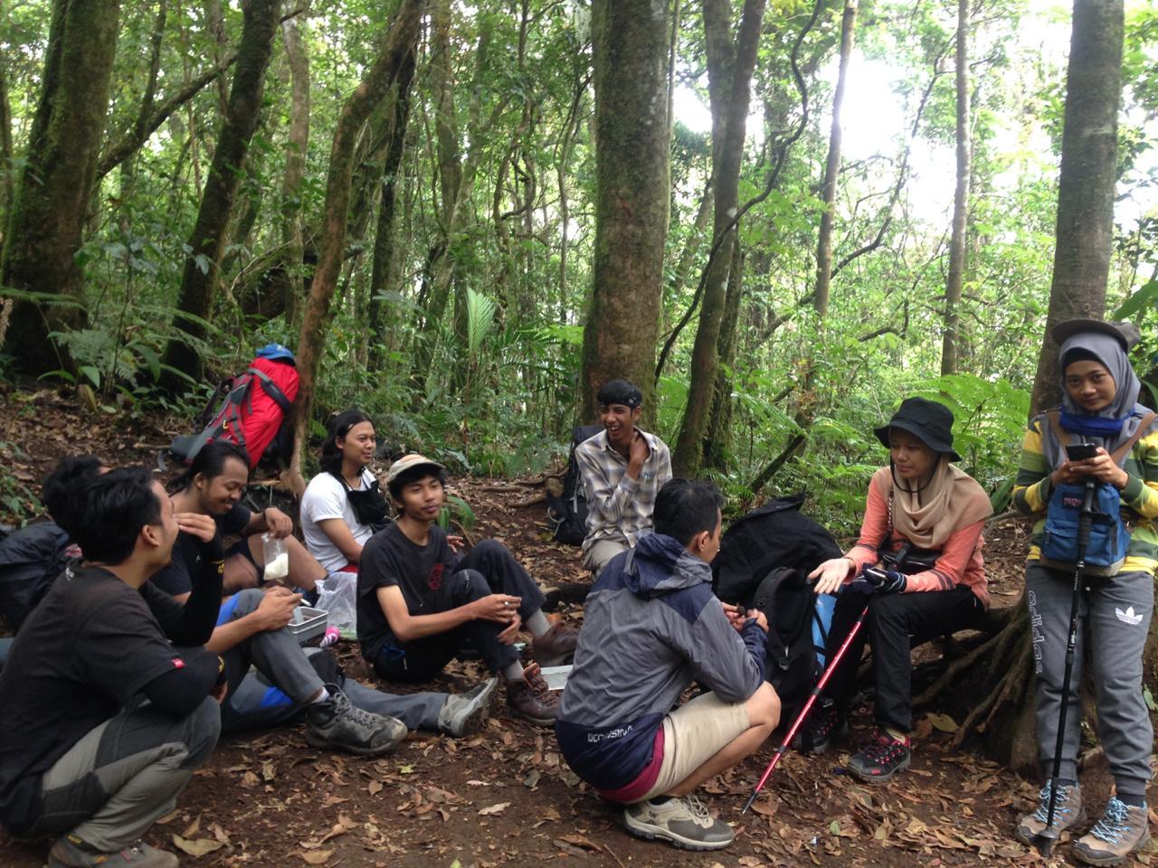 Si Pemalas yang Suka Naik Gunung Untuk Mengenal Diri Sendiri #AslinyaLo