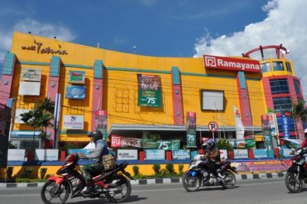 Gempa Donggala, Salah Satu Pusat Perbelanjaan Tertua di Palu Roboh