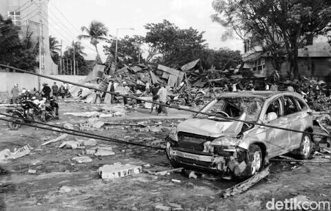 GEMPA DAN TSUNAMI YANG PERNAH TERJADI DI PALU DAN DONGGALA 