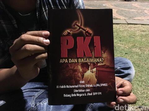 Bagikan Buku PKI Gambar Jokowi, FPI Bisa Dijerat Hukum dan Dibubarkan!