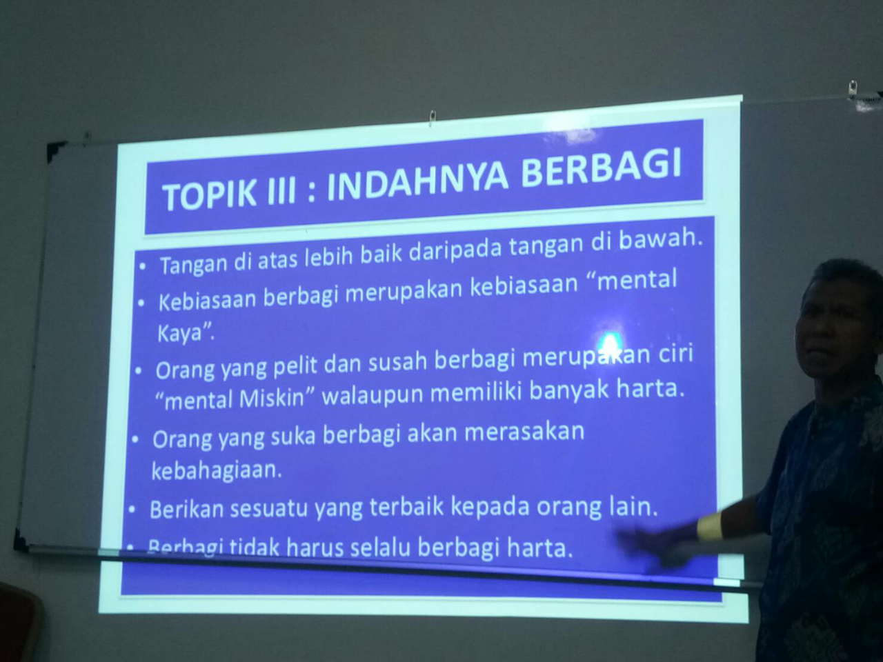 buat karangan tentang indah nya berbagi