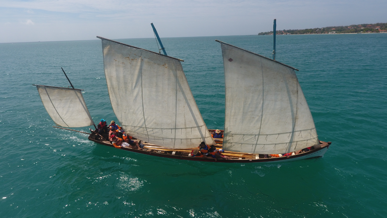 Menikmati laut Indonesia