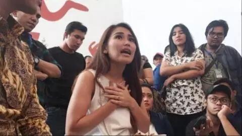 5 Artis Yang Marah Dan Berkelahi Di Acara TV Saat LIVE!
