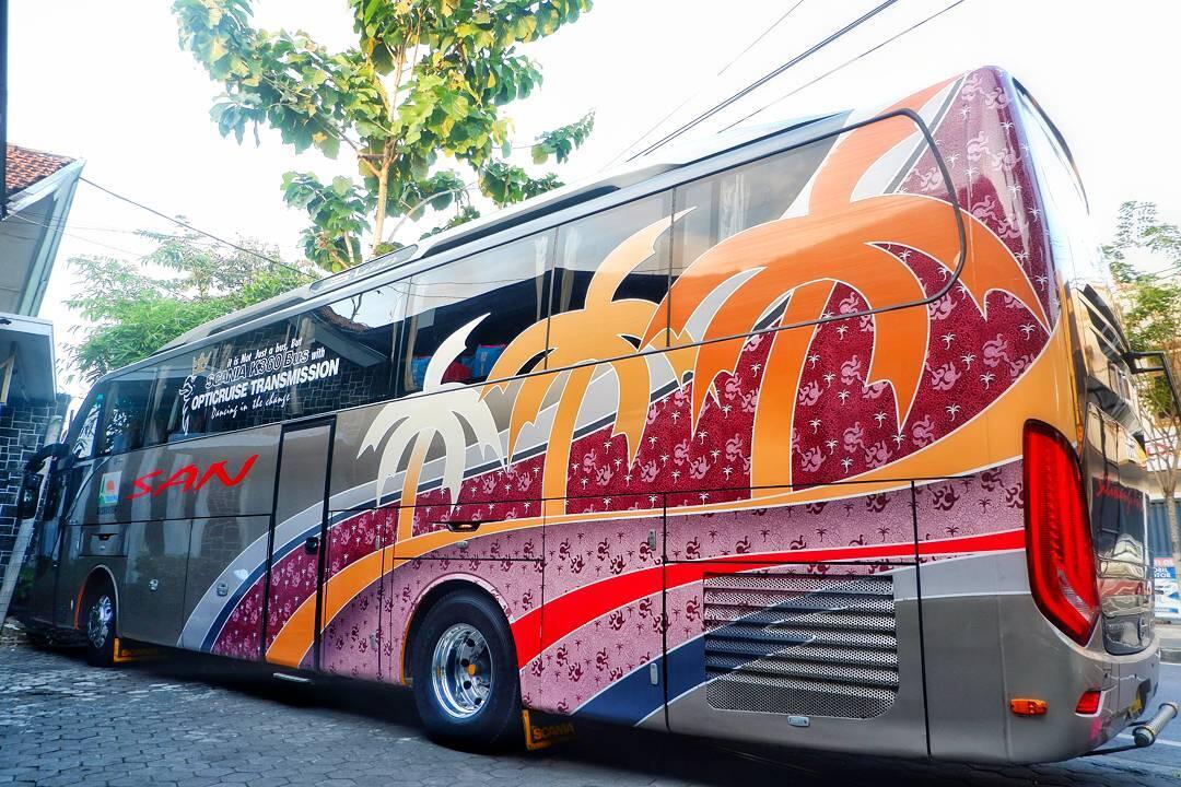 Beragam Corak Batik yang Menghiasi Body Bus AKAP