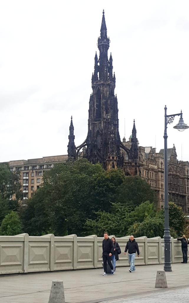 &#91;COC Travellers&#93; Travelling White Shoes Mengunjungi Edinburgh, Skotlandia #AslinyaLo