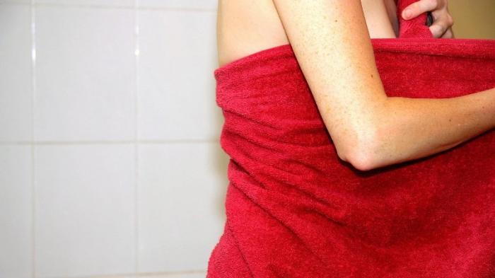 Tak Peduli Lagi Haid, 4 Pemuda Ini Genjot Janda Muda Bergantian