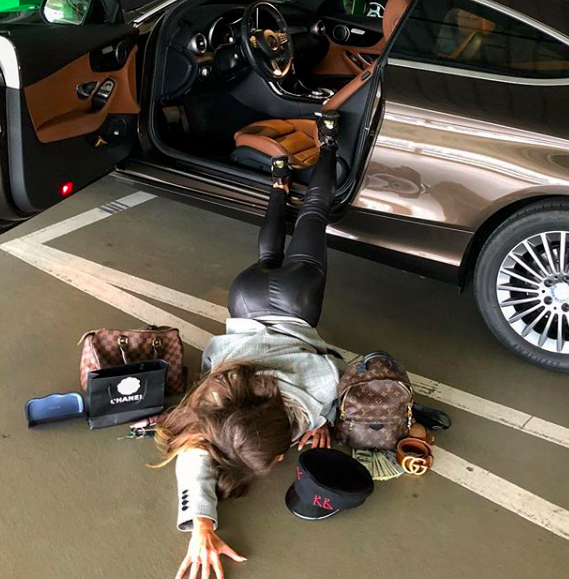 Para Wanita Kaya Tertantang Melakukan #FallingStarChalleng