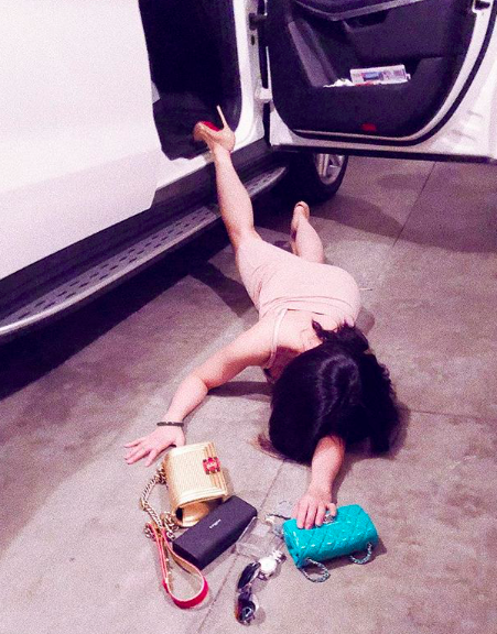 Para Wanita Kaya Tertantang Melakukan #FallingStarChalleng