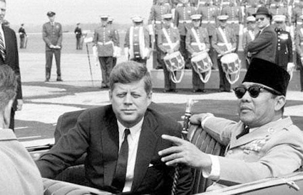 Khawatir Serangan Amerika, Soekarno Ambil Inisiatif Kembangkan Bom Atom