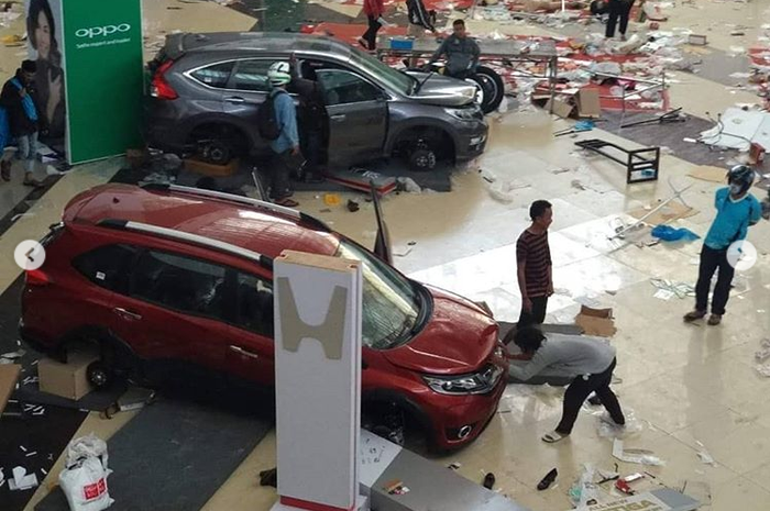 Pascagempa, Honda CR-V dan Mobilio Display Pun Jadi Sasaran Penjarahan 