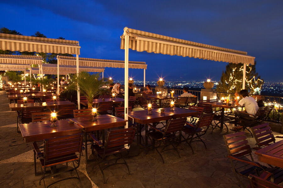 Pengin Romantic Dining di Bandung, Cek Dulu Tempat-tempatnya Di Sini!