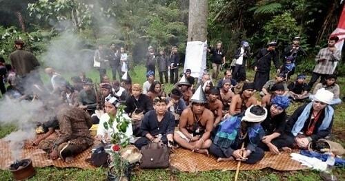 Tidak Diakui Pemerintah, 5 Agama Asli Indonesia Ini Nyaris Punah
