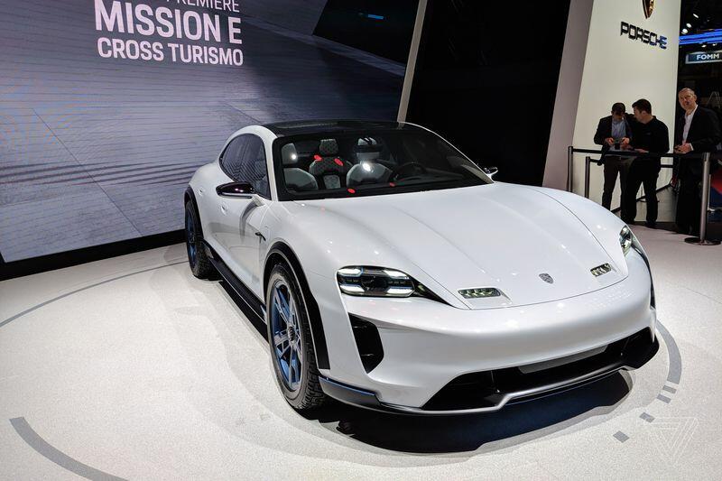 Mobil listrik menjadi trend tahun mendatang, hal ini terlihat di Paris Motor Show