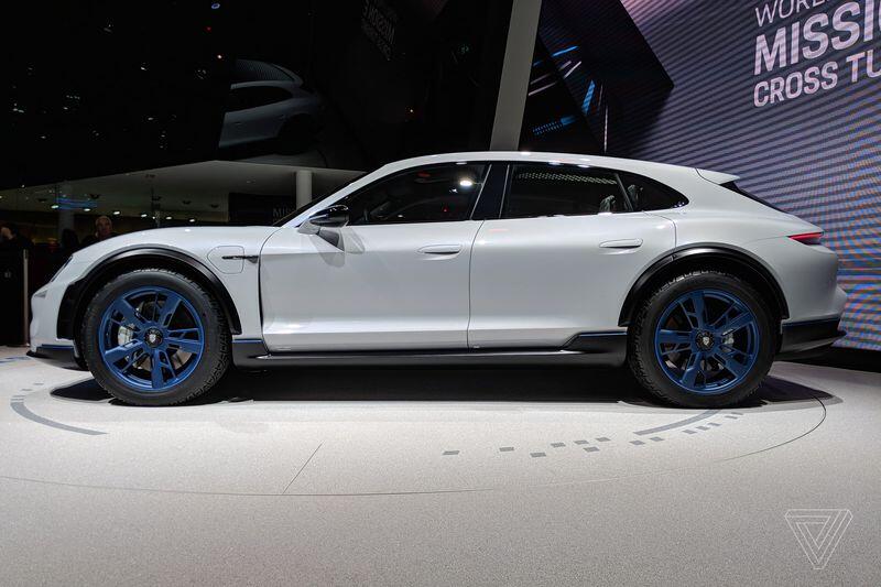 Mobil listrik menjadi trend tahun mendatang, hal ini terlihat di Paris Motor Show