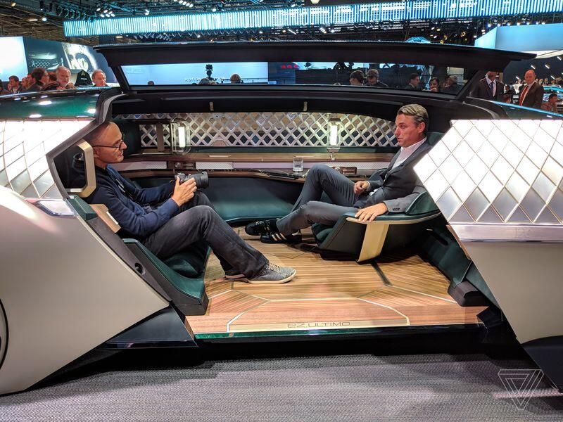 Mobil listrik menjadi trend tahun mendatang, hal ini terlihat di Paris Motor Show