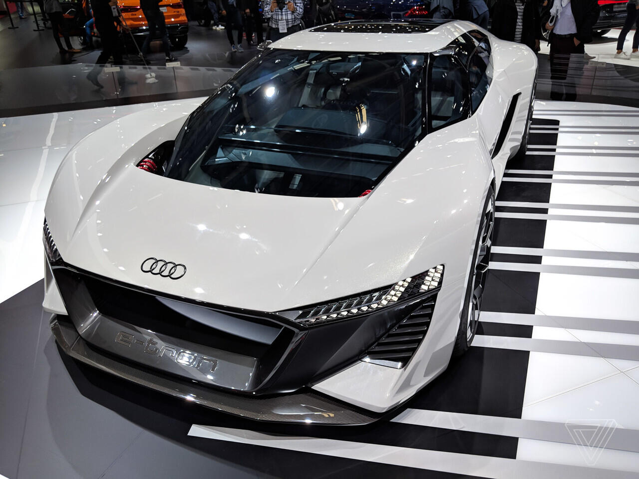 Mobil listrik menjadi trend tahun mendatang, hal ini terlihat di Paris Motor Show