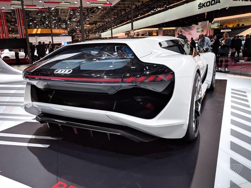 Mobil listrik menjadi trend tahun mendatang, hal ini terlihat di Paris Motor Show