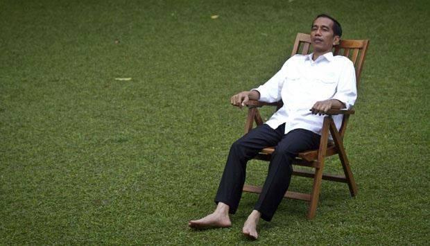 Halo, Pak Jokowi dan Bu Sri! 1 Dolar Nyaris Rp 15.200 Loo ...