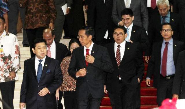 Jangan-jangan Ratna Sarumpaet Sengaja Jatuhkan Prabowo-Sandi?