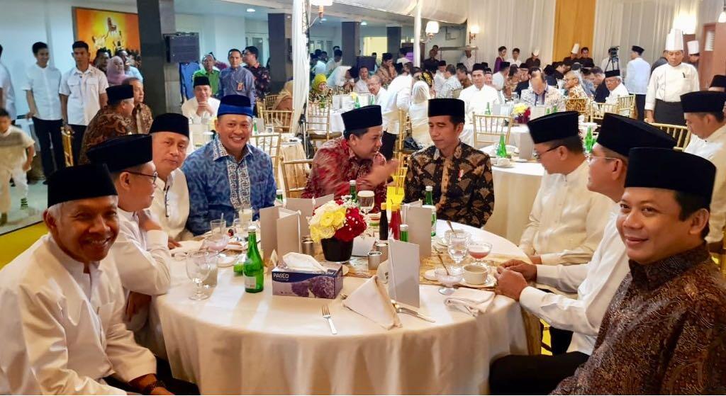 Jangan-jangan Ratna Sarumpaet Sengaja Jatuhkan Prabowo-Sandi?