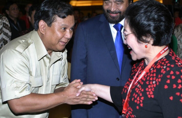 Jangan-jangan Ratna Sarumpaet Sengaja Jatuhkan Prabowo-Sandi?