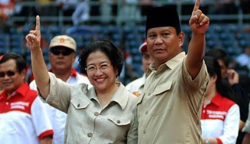 Jangan-jangan Ratna Sarumpaet Sengaja Jatuhkan Prabowo-Sandi?