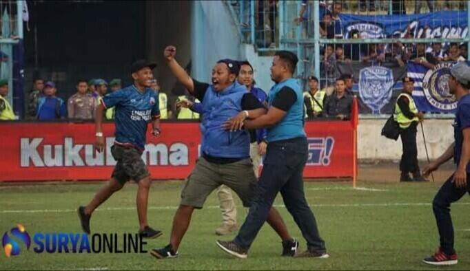 Laga Arema vs Persebaya Kembali Ricuh