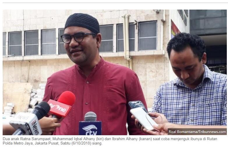 Jenguk Ratna Sarumpaet, Ini yang Dibawa Kedua Anaknya