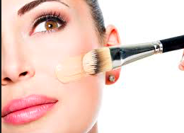 5 Kesalahan Pakai Foundation yang Bikin Wajah Terlihat Tua