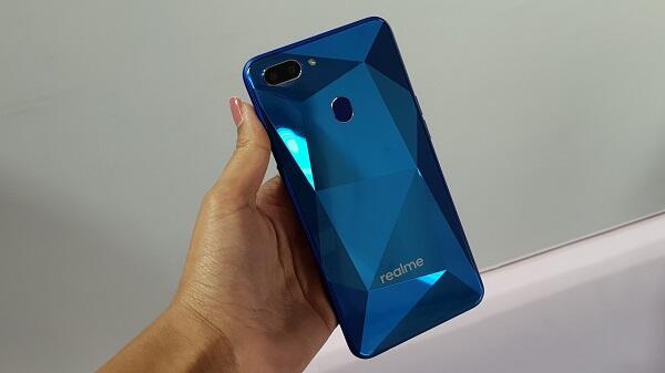 Desain Begini Nih yang Bikin Realme 2 Kelihatan Makin Kece Buat Dibawa-bawa