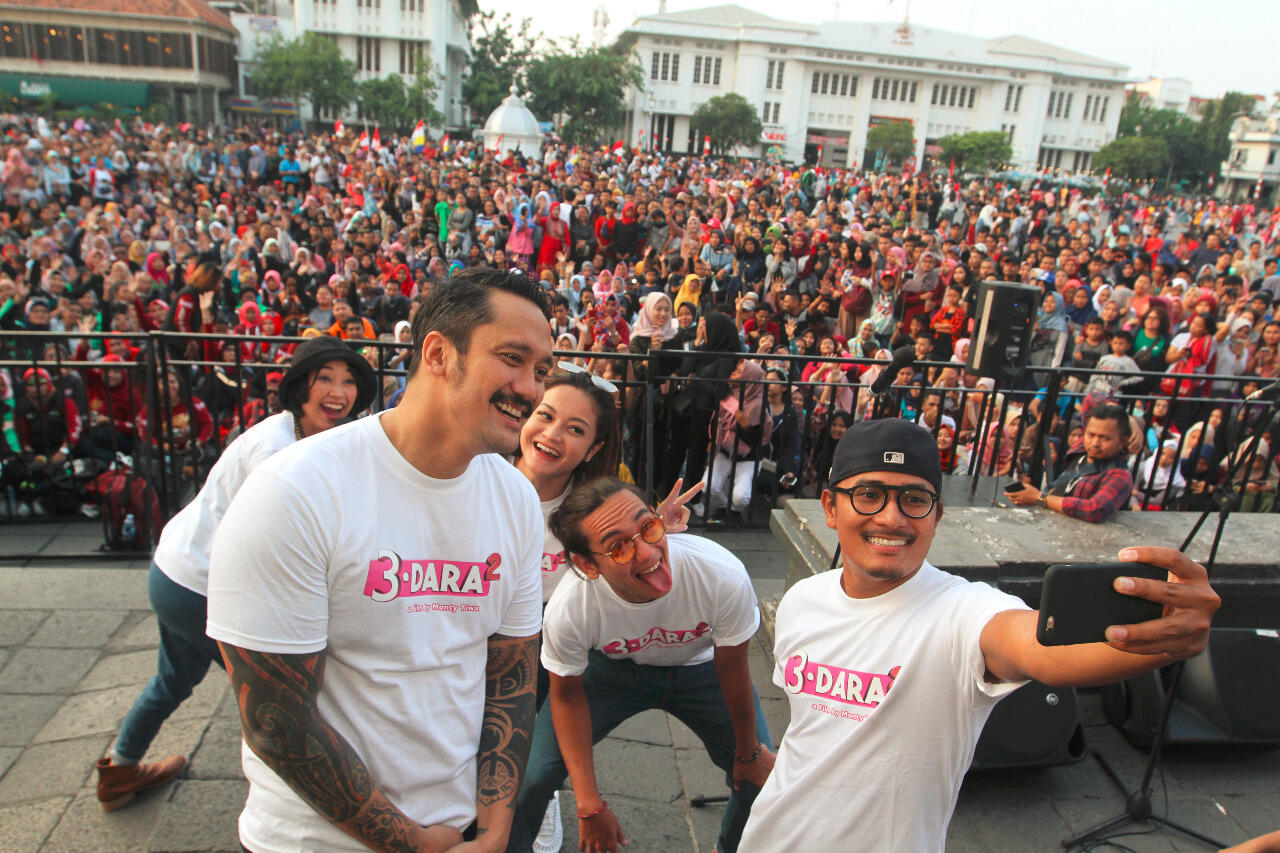 Intip Kemeriahan Meet and Greet Pemain Film '3 Dara 2' Nih Gan!
