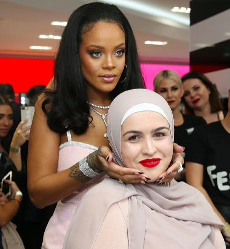 Ketika Rihanna Bersedia Jadi Perias Hijabers